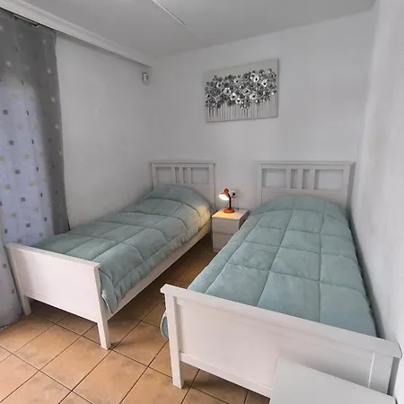 Pk Americas 2 Bedrooms *